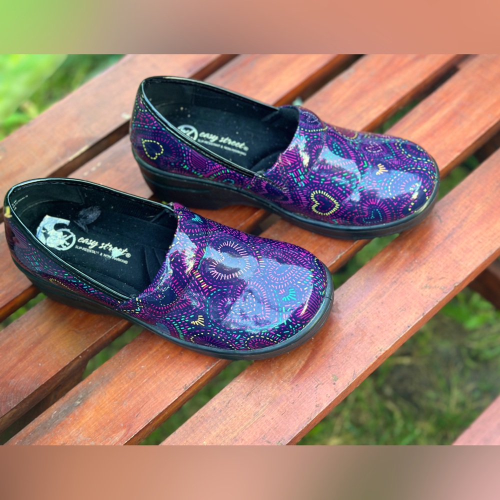 Easy Works By Easy Street Leeza Purple Hearts Comfort Nursing Clogs 9.5 W